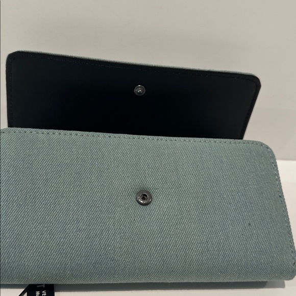 NWT Ed Hardy Denim Trifold Wallet with Creditcard, ID, Coin and Bill Compartment - Picture 6 of 8